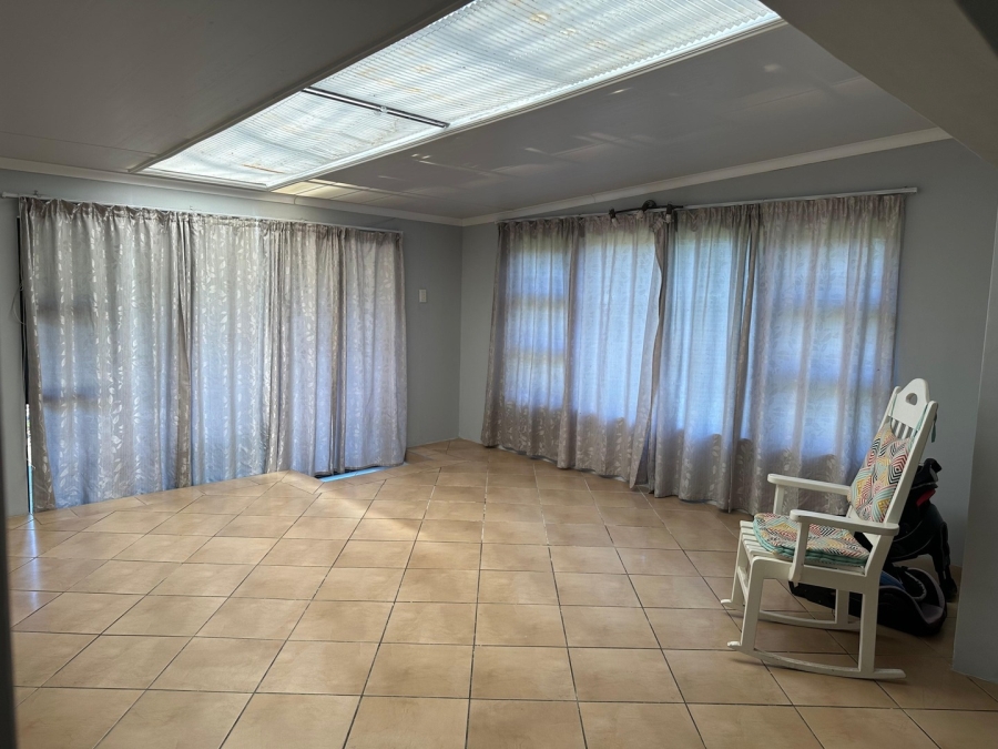 4 Bedroom Property for Sale in Sunrise On Sea Eastern Cape